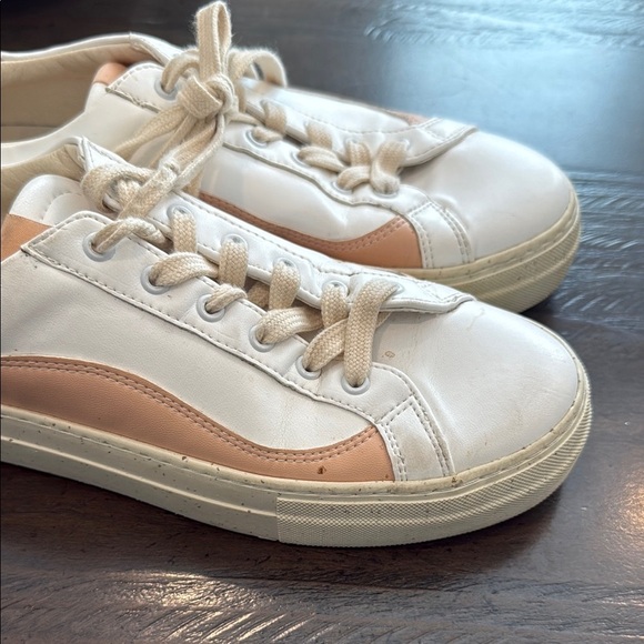 Soludos 8 Yebo Plant Based Vegan Leather Sneaker White and Pink - Picture 8 of 12